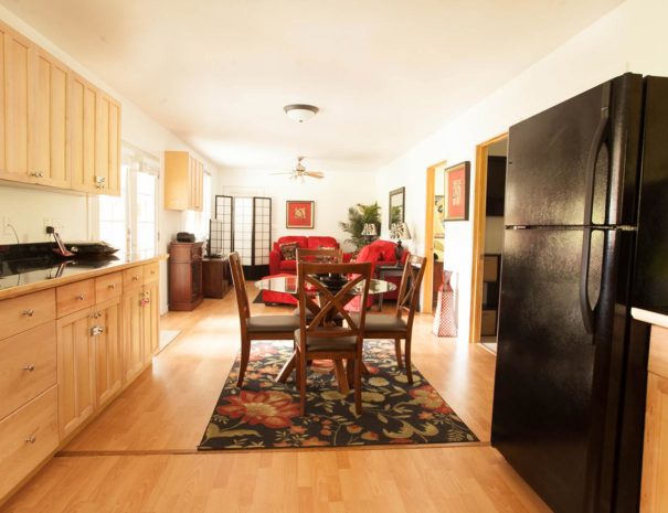 Vacation Rental, HI Kitchen and Living Room