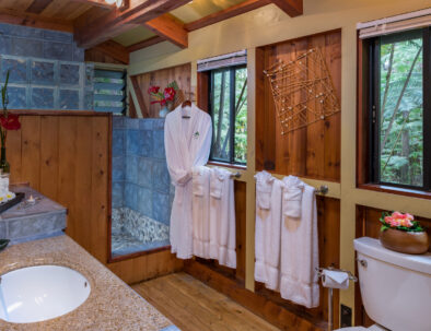 Mauna Loa suite private bathroom