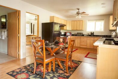Vacation Rental, HI Kitchen